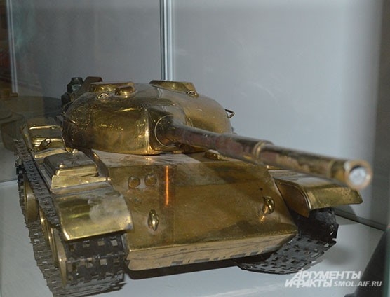 Модель Т-55 с «подбитой» гусеницей