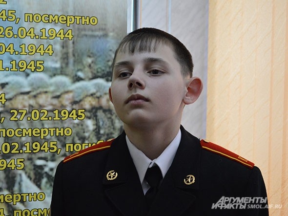 Почетный караул в музее - воспитанники Смоленского фельдмаршала Кутузова кадетского корпуса