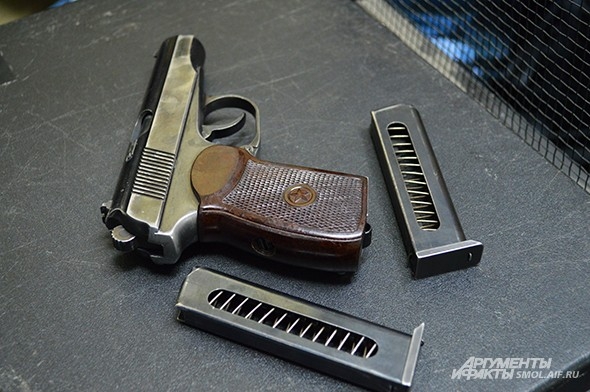 Пистолет Макарова и два магазина - вот и весь «реквизит» соревнований