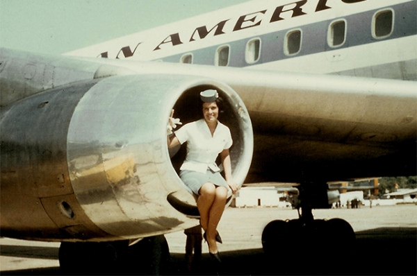 Бортпроводница американских авиалиний, 1964 год.