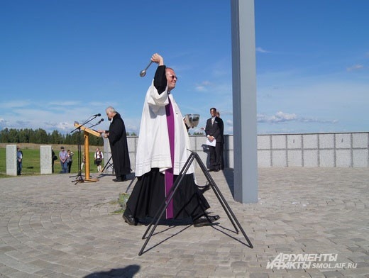 Освящение мемориала//Dedicating the memorial