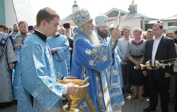 На праздник пришёл помолиться Губернатор Смоленской области Алексей Островский