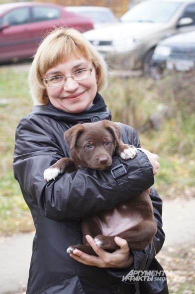 Лариса Белозерова - активист фонда «Спасение». Семейство Белозеровых подбирает и лечит всех животных в округе. Последний страждущий - бездомный кот, которому кто-то поджег лапу.