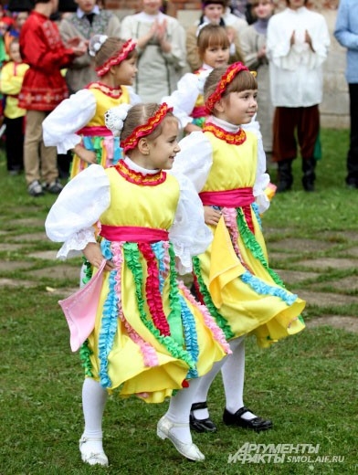 Самые маленькие артистки.