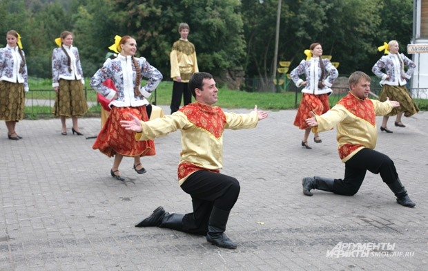 В день памяти Петра и Февронии смолянам подарили праздник на Соборном дворе