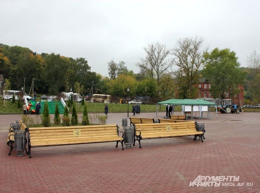 Для приема официальной делегации на набережной установили шатер, правда, Дмитрий Козак в него так и не зашел.