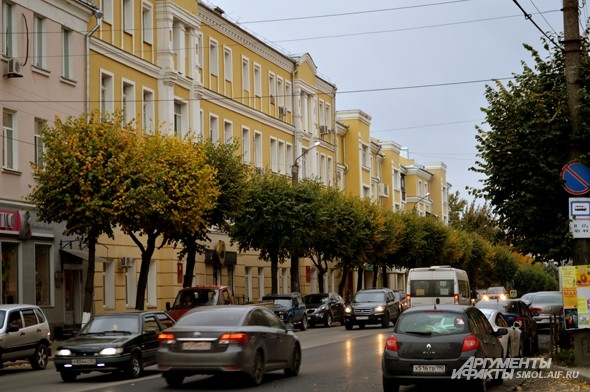«Еще рябины алые
Все ждут к себе девчат.
Но гуси запоздалые
Прости-прощай!
кричат».
М.Исаковский, «В дни осени»