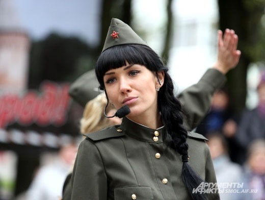 Одним из лучших номеров, который девушки показали в финале конкурса, стало попурри из песен военных лет.