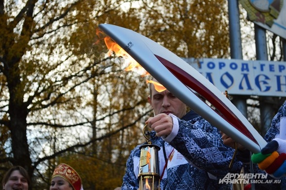 Первый смоленский факел с олимпийским огнем