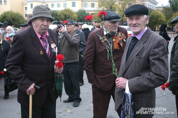 Ветераны на площади Ленина
