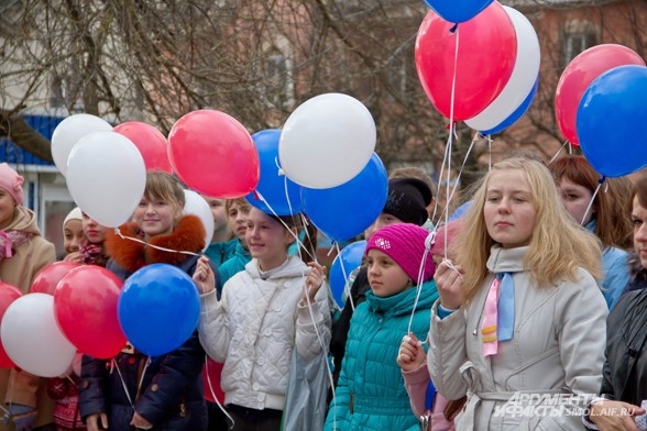 Митинг у памятника Папанову, который открыли в 2012 году