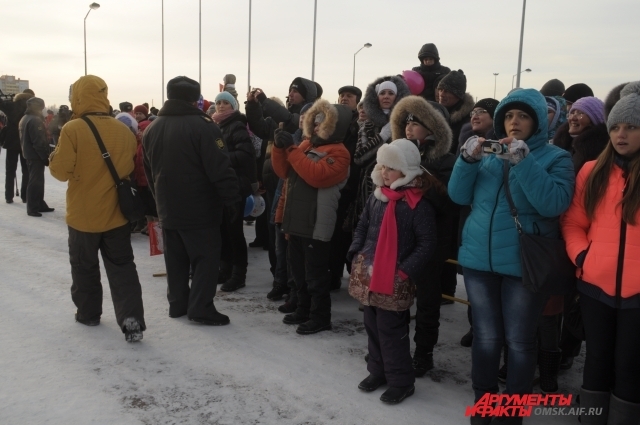 Жители Кировского округа оказались самыми активными, больше всего людей вышло приветствовать огонь в КАО.