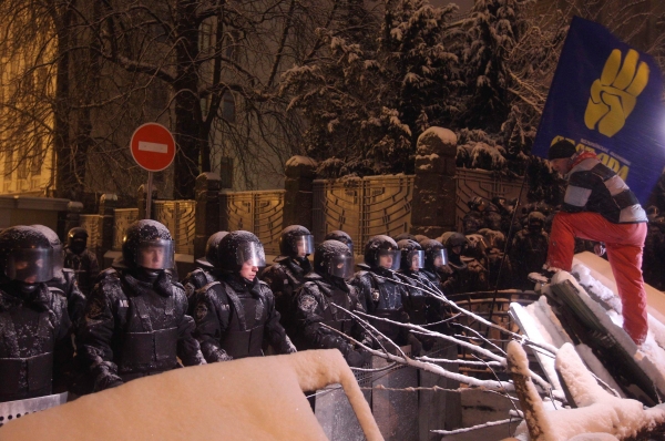 В рамках этих разгонов, как сообщил лидер оппозиционной партии «Свобода» Олег Тягнибок, были пострадавшие – как со стороны митингующих, так и среди силовиков.