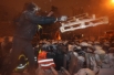 Сообщалось также, что непосредственно разбором баррикад занимались люди в штатском. На данный момент в Киеве ожидается продолжение акций силовиков – по некоторым данным, в сторону Киева направляется колонна автобусов с бойцами МВД.