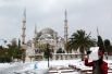 Снегопад также накрыл Турцию, Ливан и Иорданию. В Египте обошлось без снега, но в связи с понижением температуры до +7 градусов по Цельсию местным жителям рекомендовали принять дополнительные меры предосторожности.
