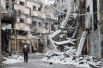 В разрушенных гражданской войной районах Сирии снегопад не изменил привычного течения жизни.