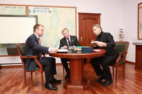 После детских домов Павел Астахов встретился с губернатором Приангарья Сергеем Ерощенко.