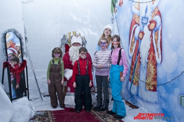 Приемная Деда Мороза работает в Омске.