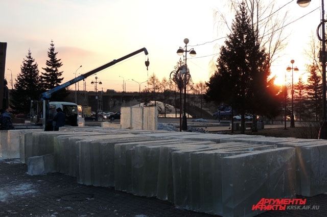 500 таких блоков уйдет на Ледовый городок.