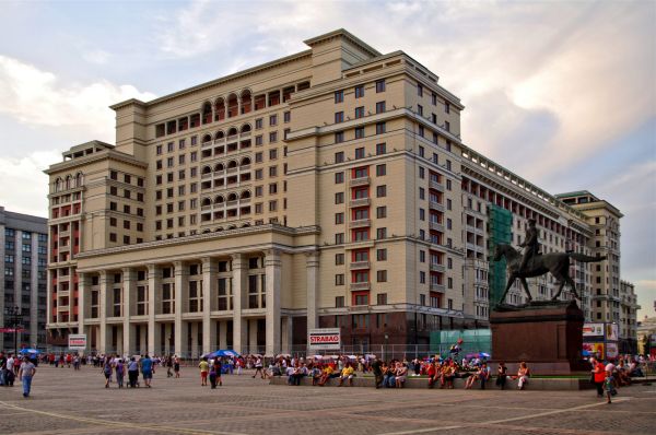 После перестройки комплекс гостиницы «Москва» занимает площадь 183 000 м². Часть здания используется в качестве торгового центра, а некоторые помещения сдаются под офисы и жилые апартаменты.