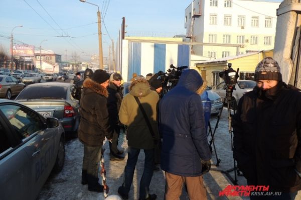 Журналисты четвертый день толпятся у ворот Красноярской туберкулезной больницы №1 ГУФСИН.