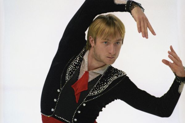 В сезоне 1999-2000 Плющенко впервые стал чемпионом Европы, а уже в следующем – чемпионом мира. На Олимпийские игры фигурист впервые попал в 2002 году – в Солт-Лейк-Сити он завоевал серебряную медаль.