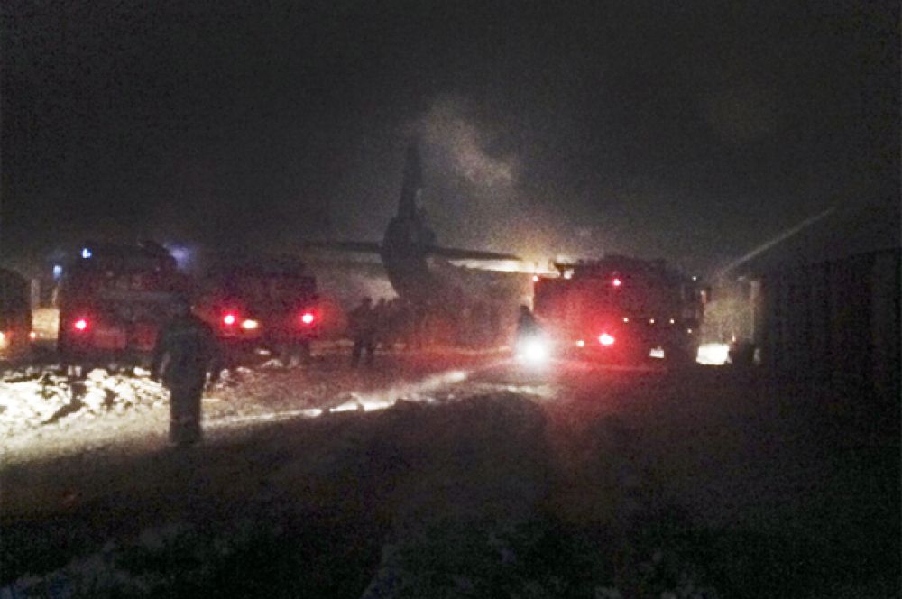 По предварительным данным пресс-службы регионального МЧС, на борту самолета находилось 6 членов экипажа, и 3 авиатехника