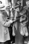 В 1936 году Йозеф Геббельс предложил Марлен Дитрих 200 000 рейхсмарок, чтобы та снялась в немецком фильме, но даже возможность выбрать любую тему, продюсера и режиссёра не склонили актрису. Дитрих отказалась.