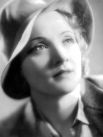 Творческая карьера Марлен Дитрих началась в 1921 году, когда она начала петь и танцевать в Берлинском кабаре Рудольфа Нельсона. В школьные годы Дитрих была ничем не примечательной ученицей, но работая у Нельсона она поняла, что хочет стать звездой.
