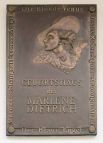 Дитрих скончалась 6 мая 1992 года в результате нарушения функции сердца и почек. Её гроб был доставлен в Берлин покрытым американским флагом. Марлен Дитрих похоронена на кладбище Штадттишер Фридхоф III рядом с могилой матери.