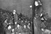 В 1943 году Дитрих прервала карьеру актрисы, чтобы в течение трёх лет выступать с концертами для солдат союзников в Северной Африке, Италии и Франции. В этот период она дала около пятисот концертов, за что позже была награждена орденом Почётного легиона.
