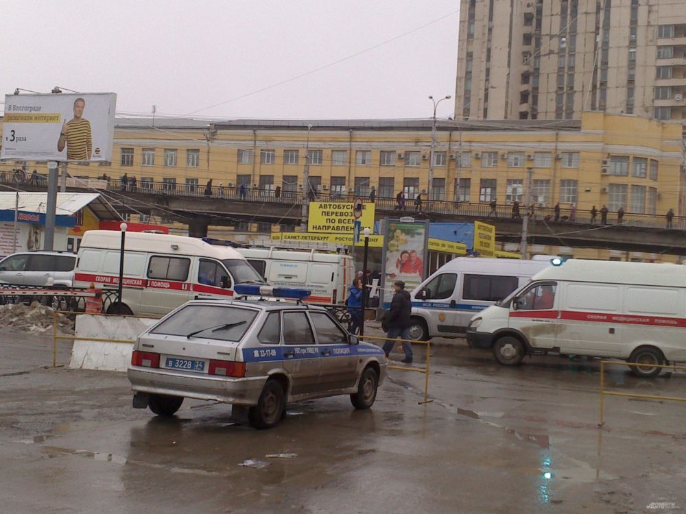 По факту взрыва возбуждено уголовное дело по двум статьям: теракт и незаконный оборот оружия и боеприпасов.