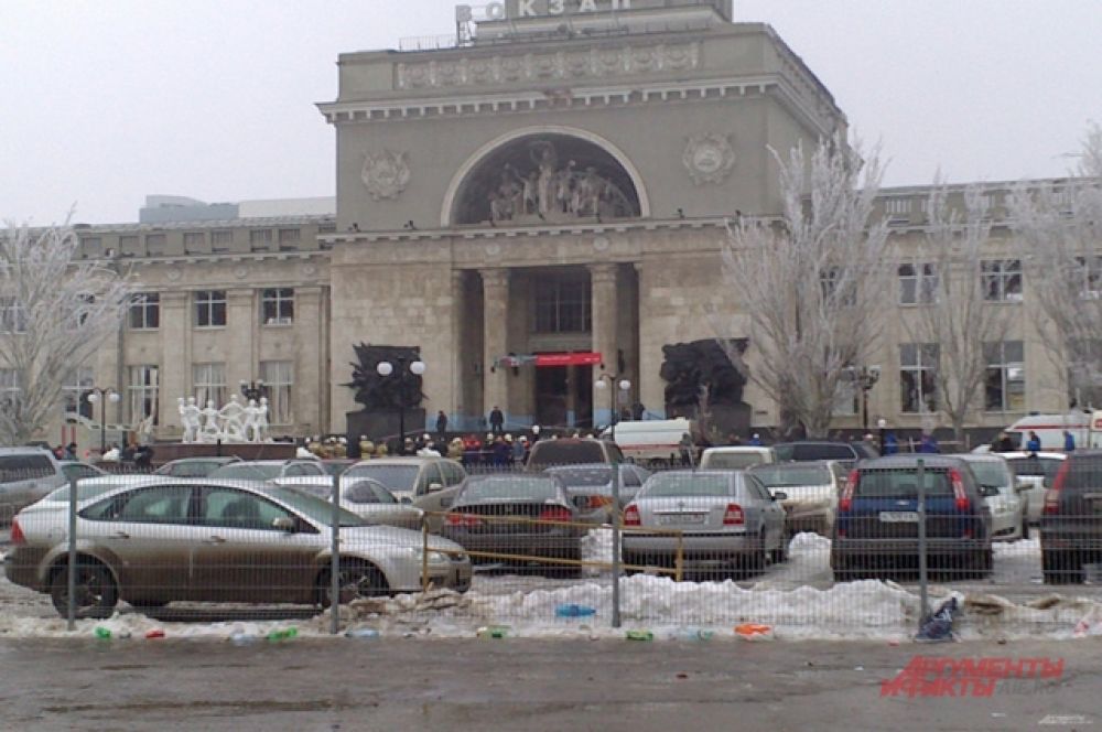 По данным Национального антитеррористического комитета (НАК), взрыв могла устроить террористка-смертница.