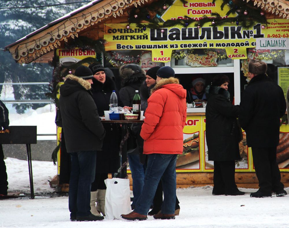 Не обошлось и без любимой праздничной закуски.
