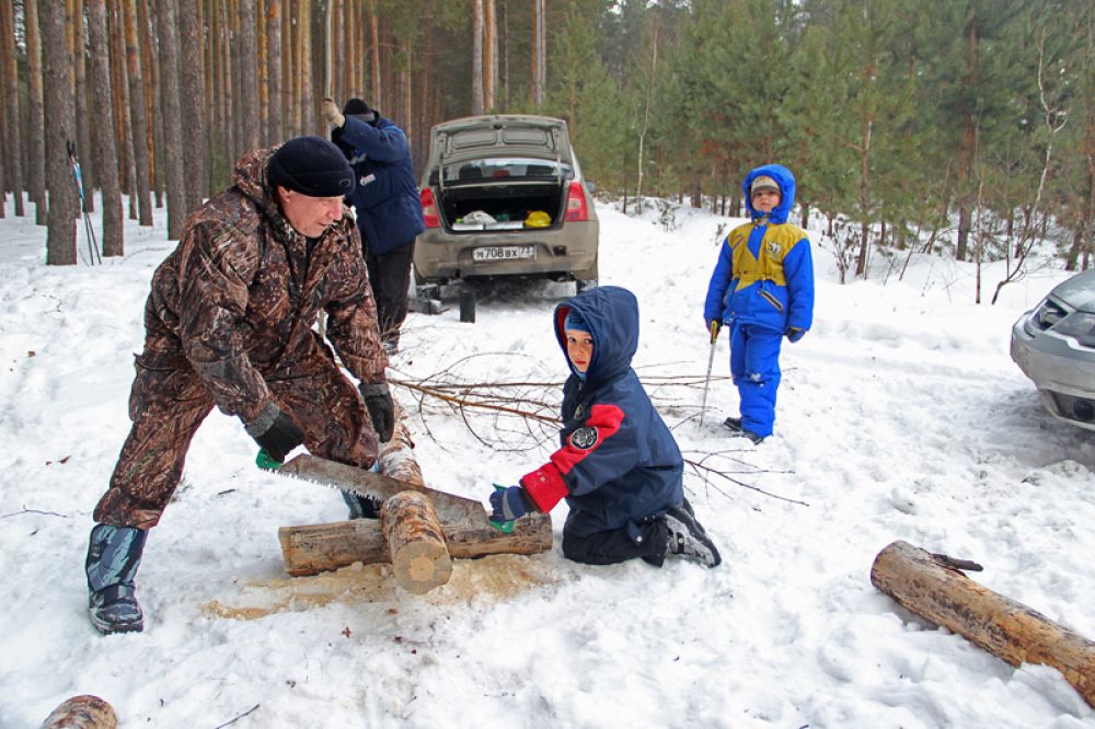 Первое дело в лесу – дрова.