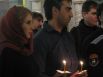 Свечи в память о погибших зажгли около 100 ростовчан.