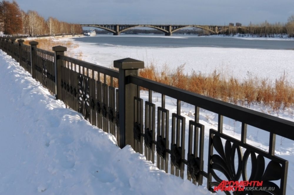 Погода располагает к прогулкам.