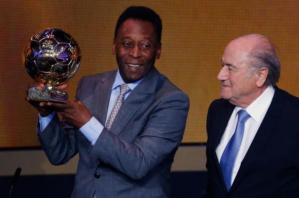 Почётный приз Золотого мяча ФИФА на этой церемонии был вручён легендарному бразильскому футболисту Пеле, трёхкратному чемпиону мира, дважды обладателю Кубка Либертадорес, одному из лучших игроков в истории.