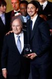 Премию имени Ференца Пушкаша за самый красивый гол года президент ФИФА Зепп Блаттер вручил шведскому нападающему «ПСЖ» Златану Ибрагимовичу, лауреату премии Golden Foot 2012.