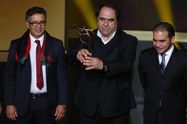 Награда «ФИФА Фэйр Плэй» была присуждена федерации футбола Афганистана, а почётная статуэтка была вручена президенту федерации Кариму Керамуддину (в центре).