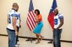 Мишель Обама в рамках кампании «Давайте двигаться» вместе с футболистами команды Dallas Cowboys Майлзом Остином, ДеМаркусом Уэйром и Феликос Джонсом в Далласе, 10 февраля 2012 года.