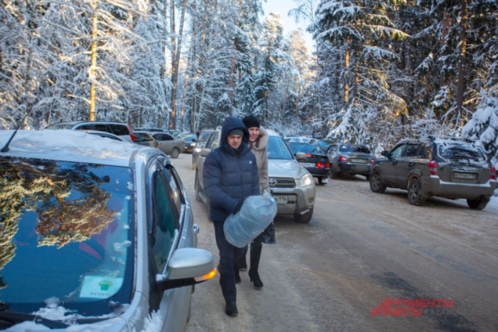 Найти место на парковке Раифского Богородицкого мужского монастыря было сложно