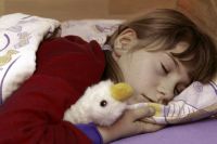 Ребенок разговаривает во сне: есть ли повод для беспокойства?