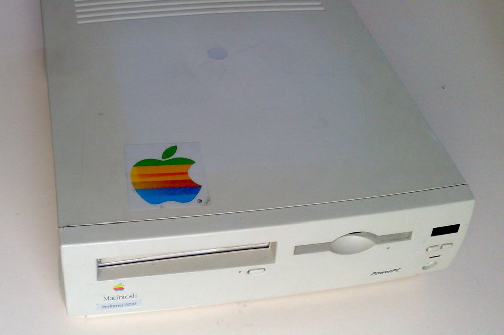 Тремя годами позже Apple попыталась пойти иным путём и создала относительно дешёвый компьютер Macintosh Performa. Однако из-за использования дешёвых комплектующих компьютер был подвержен сбоям и часто выходил из строя.