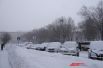 Снег не прислушался к пожеланию главы города Ирины Гусевой, чтоб он падал куда угодно, только не на дороги