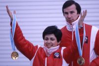 Ирина Роднина и Александр Зайцев - чемпионы Олимпиады-80 в парном катании.