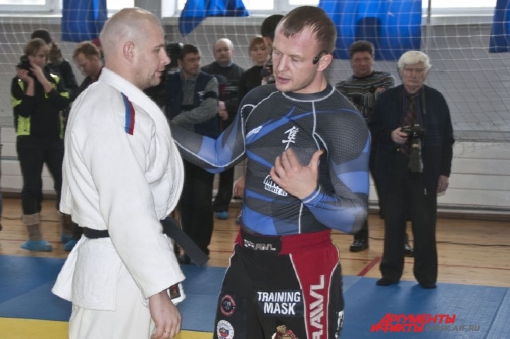 Александр Шлеменко провёл мастер-класс по смешанным единоборствам.