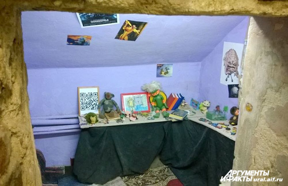 В этом небольшом помещении участники выставки попытались воссоздать жилище черепашек ниндзя
