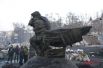 Памятник Валерию Лобановскому обмотали брезентом