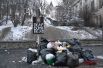 Мусор с Европейской площади собирают в мешки и складывают в специальных местах